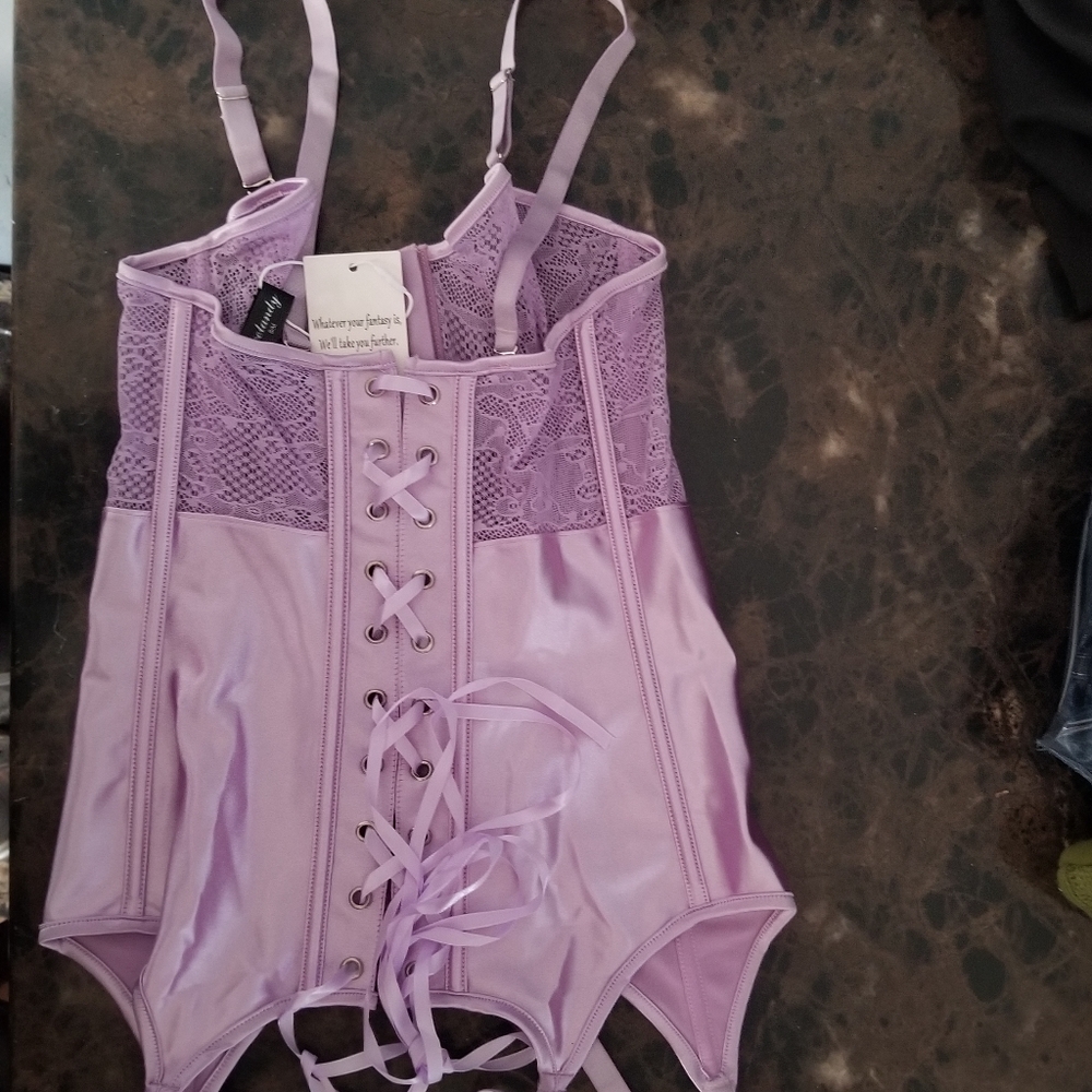 Corset - Picture 2 of 7